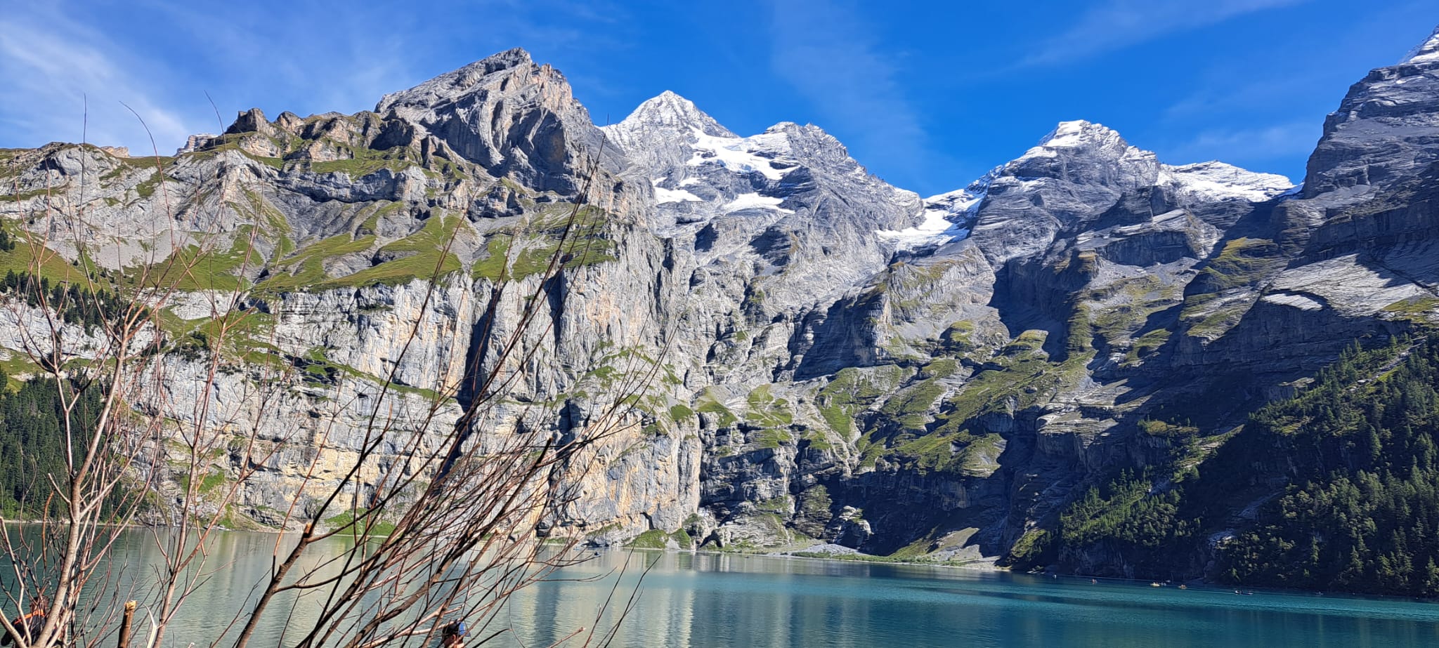 Lago Oeschinensee · día soleado